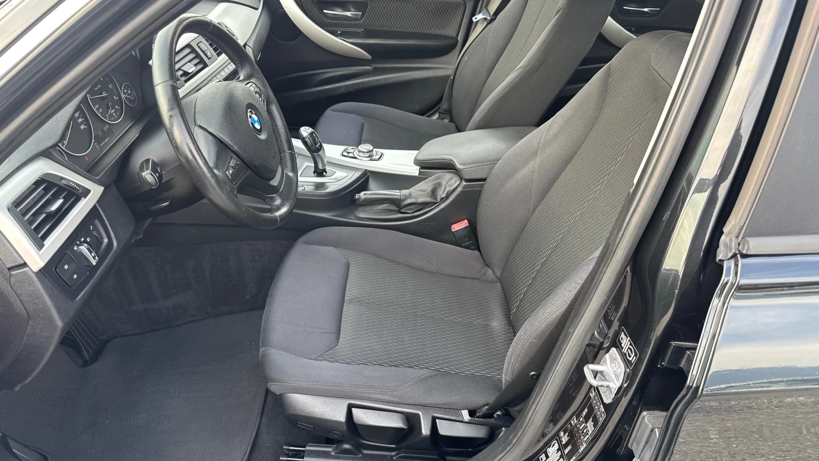 BMW 320 X-drive, снимка 11 - Автомобили и джипове - 53710413