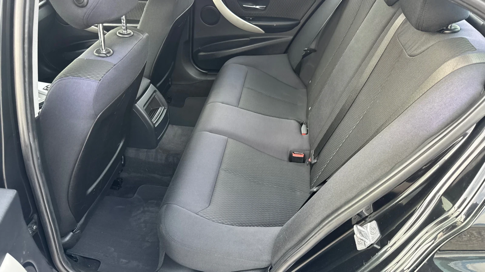 BMW 320 X-drive, снимка 12 - Автомобили и джипове - 53710413