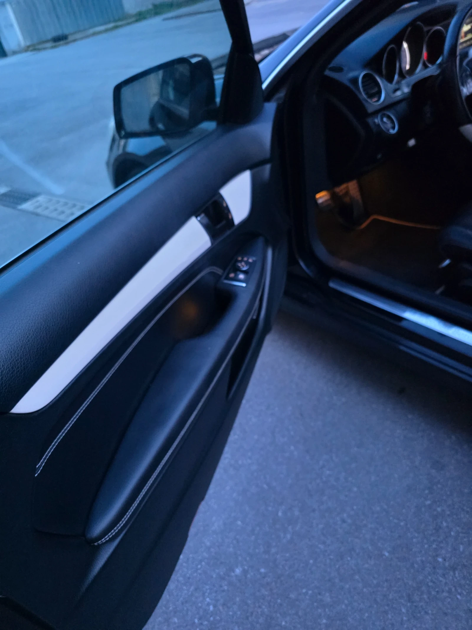 Mercedes-Benz C 220 2.2 AMG paket, снимка 9 - Автомобили и джипове - 54295025