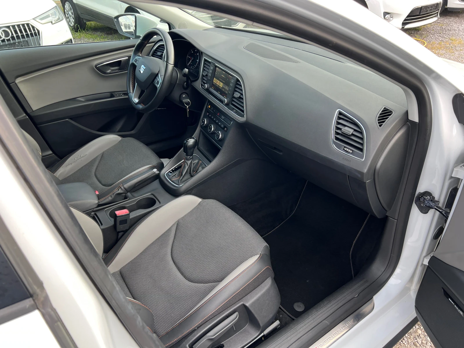 Seat Leon 2.0TDI X-PERIENCE 4x4 LED Panorama , снимка 8 - Автомобили и джипове - 54314046