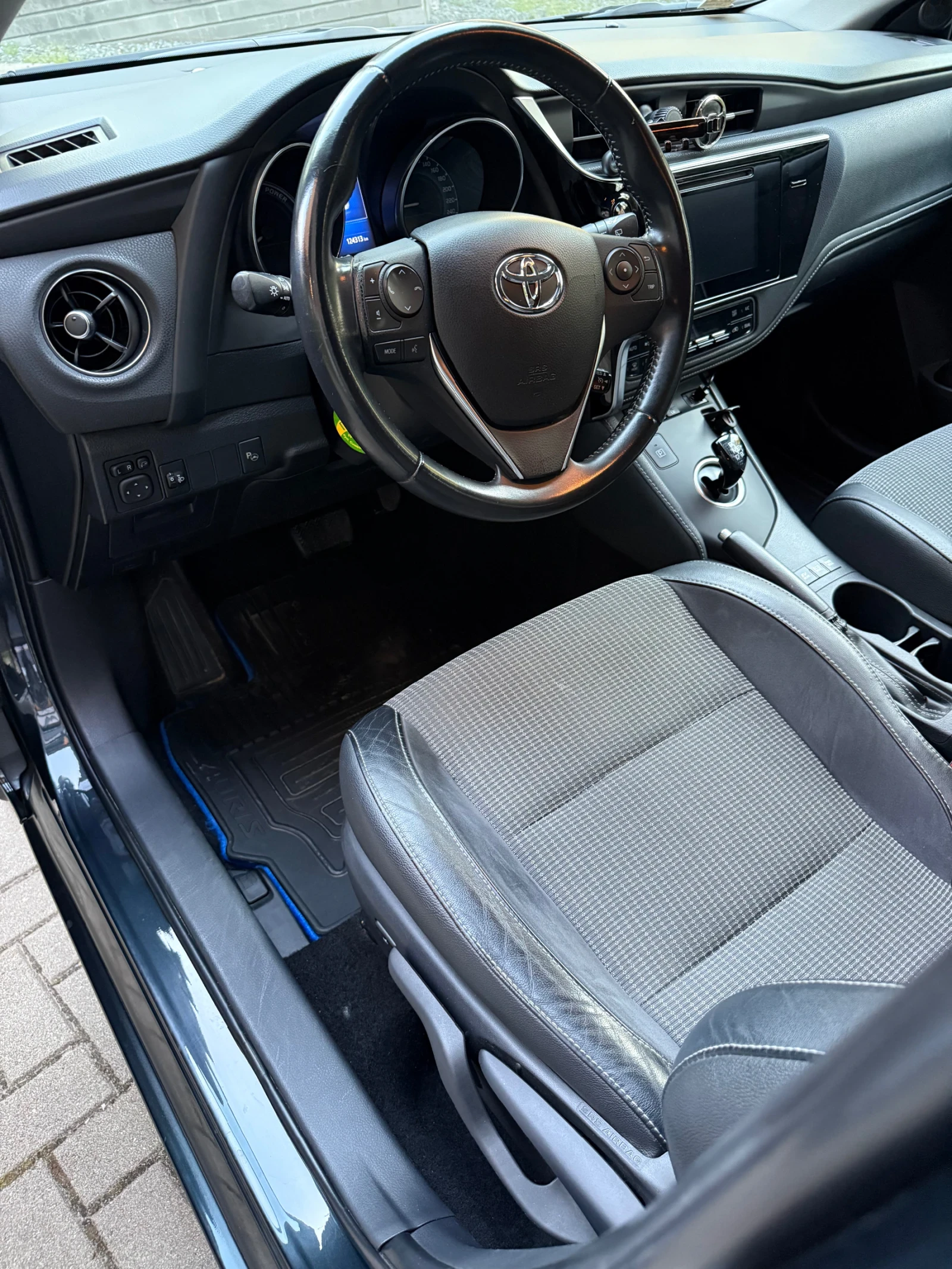 Toyota Auris Toyota auris tauring sport hybrid, снимка 6 - Автомобили и джипове - 54459776