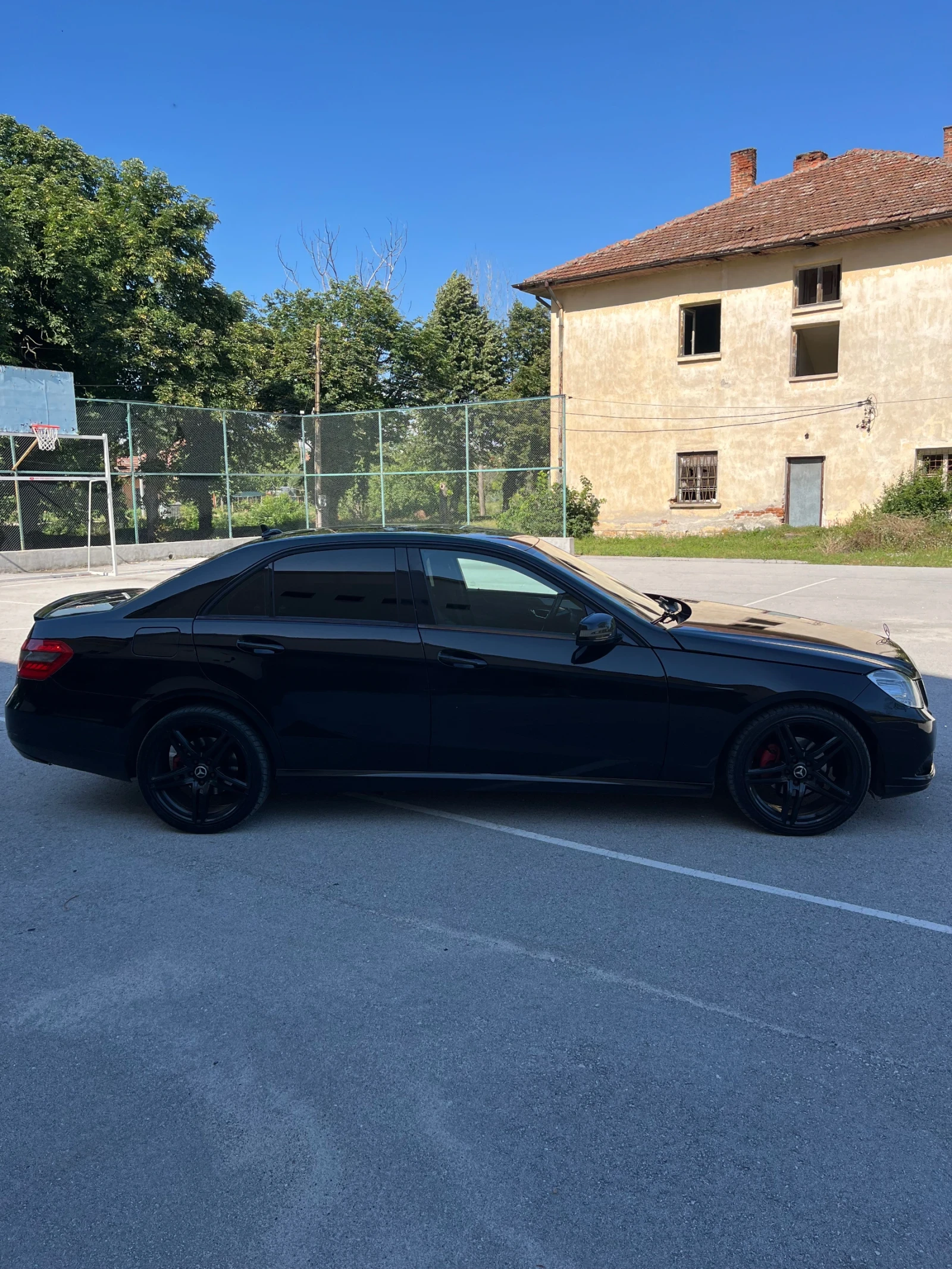 Mercedes-Benz E 220, снимка 5 - Автомобили и джипове - 56008387