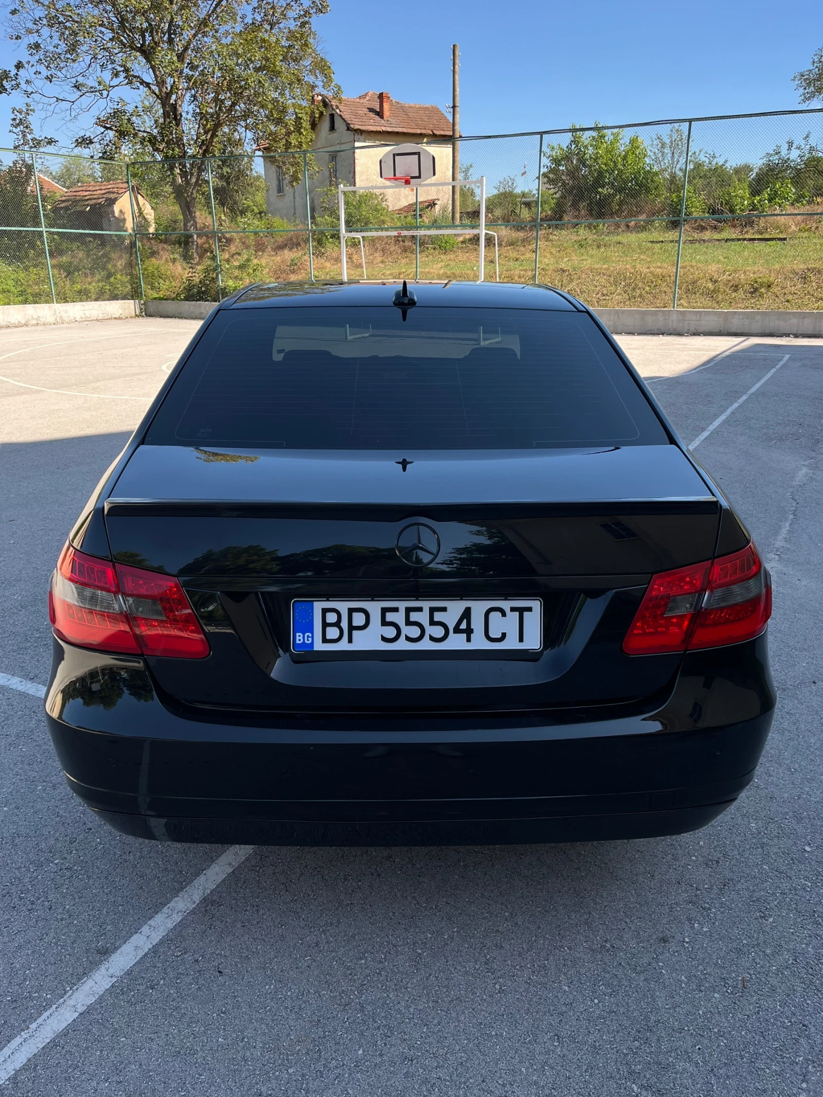 Mercedes-Benz E 220, снимка 4 - Автомобили и джипове - 56008387