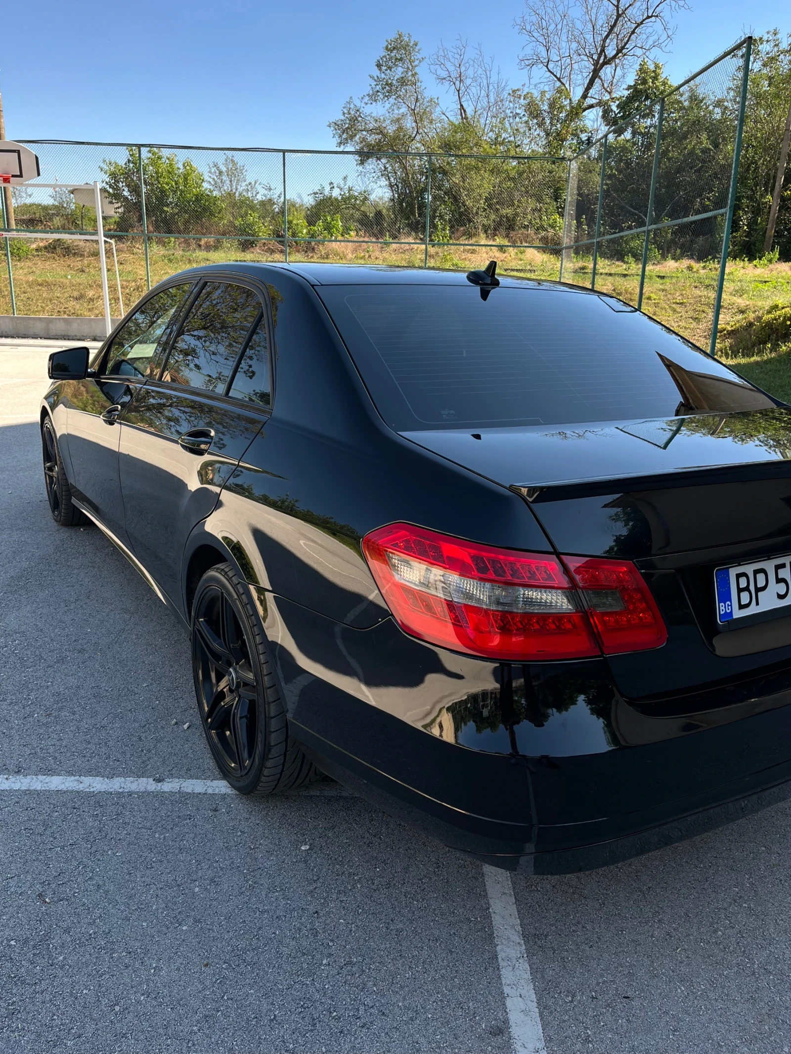 Mercedes-Benz E 220, снимка 6 - Автомобили и джипове - 56008387