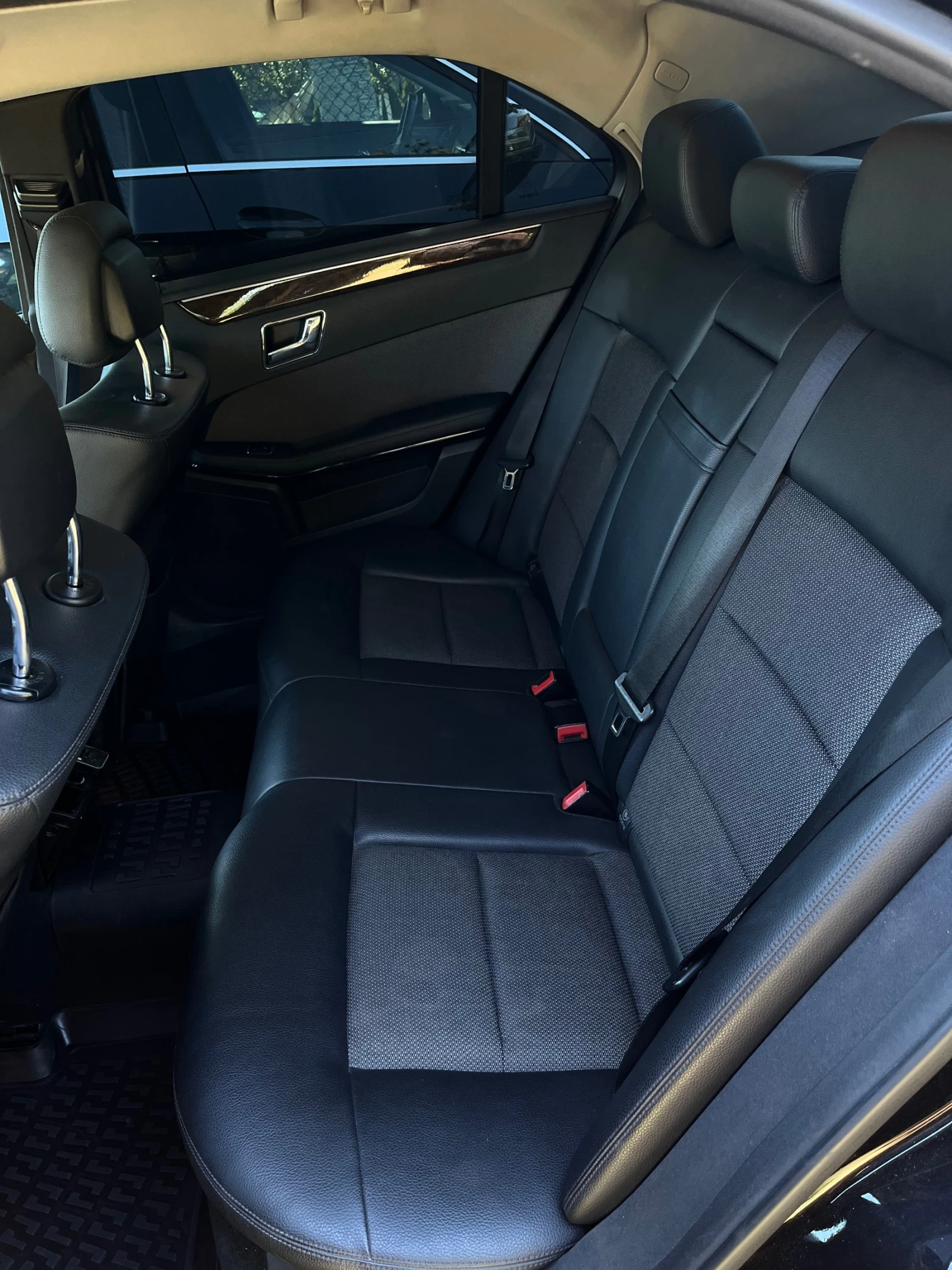 Mercedes-Benz E 220, снимка 9 - Автомобили и джипове - 56008387