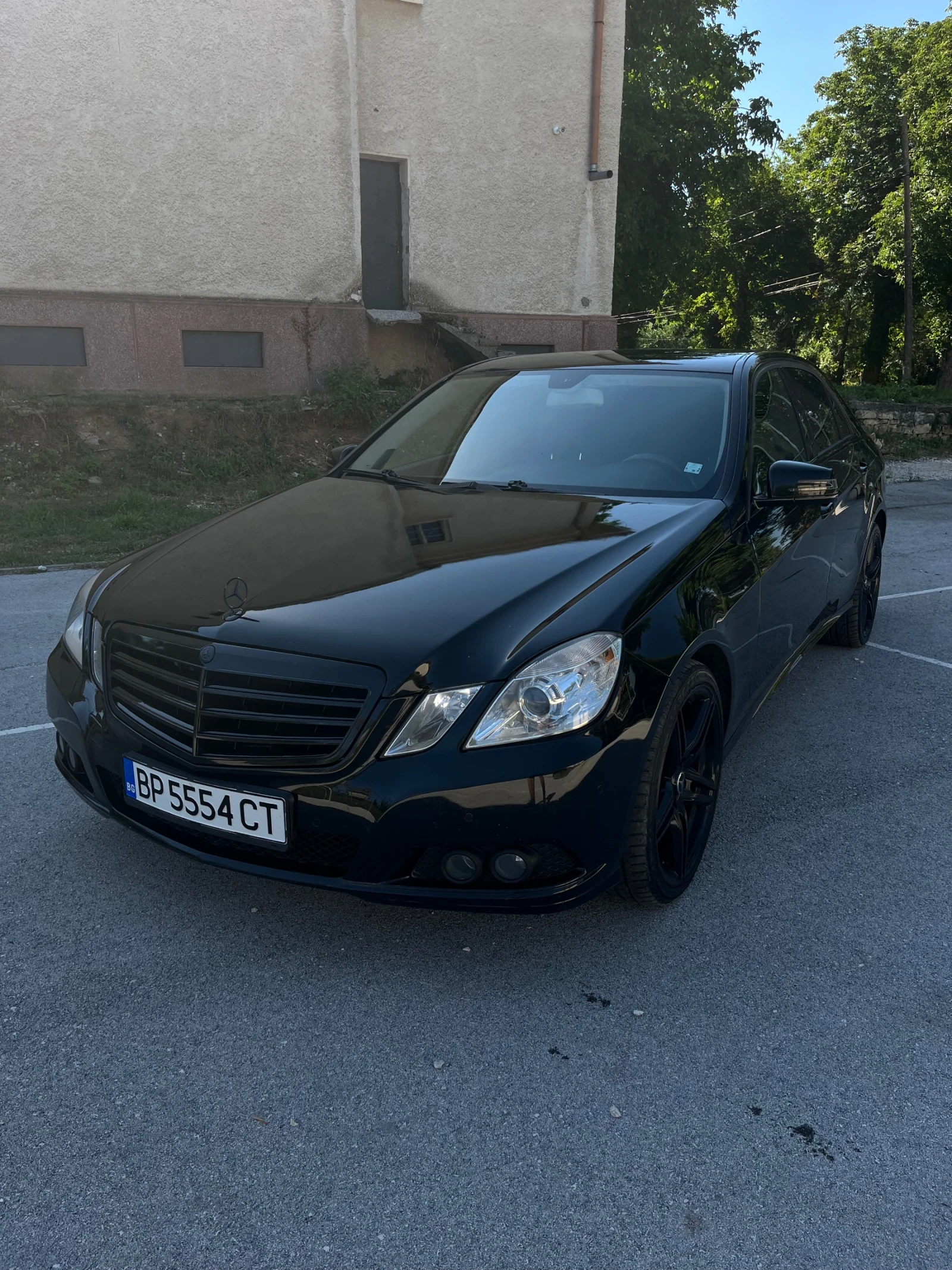 Mercedes-Benz E 220, снимка 3 - Автомобили и джипове - 56008387