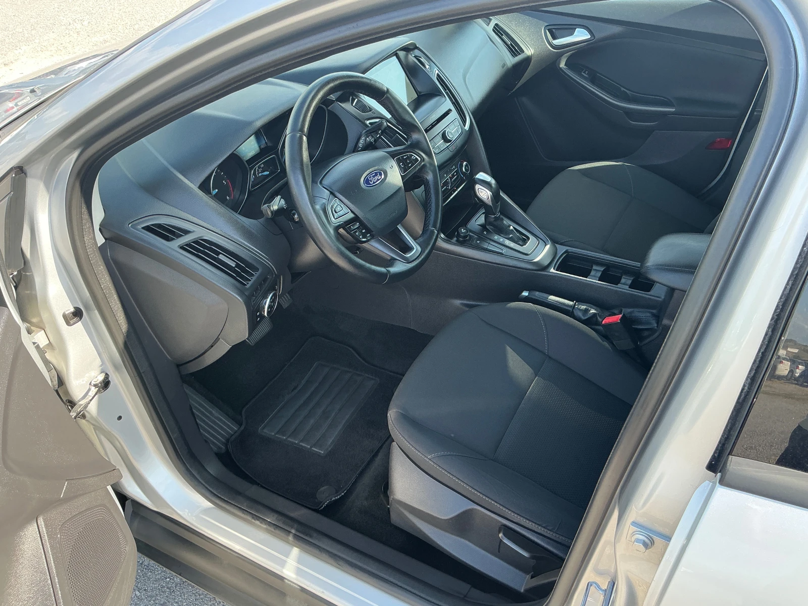 Ford Focus 1.5 TDCI, снимка 13 - Автомобили и джипове - 55399997