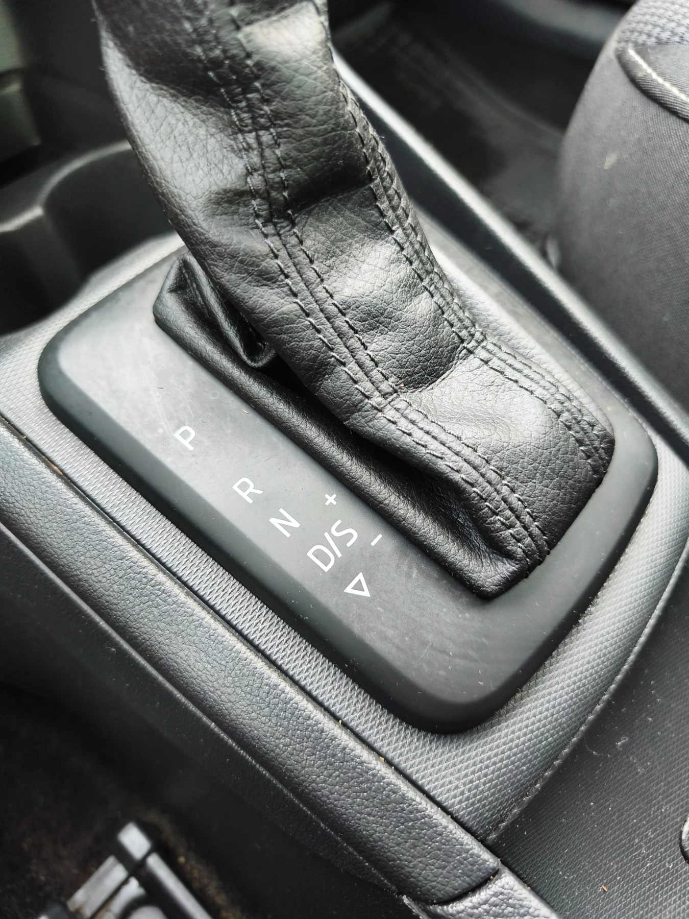 Skoda Rapid, снимка 11 - Автомобили и джипове - 55656889