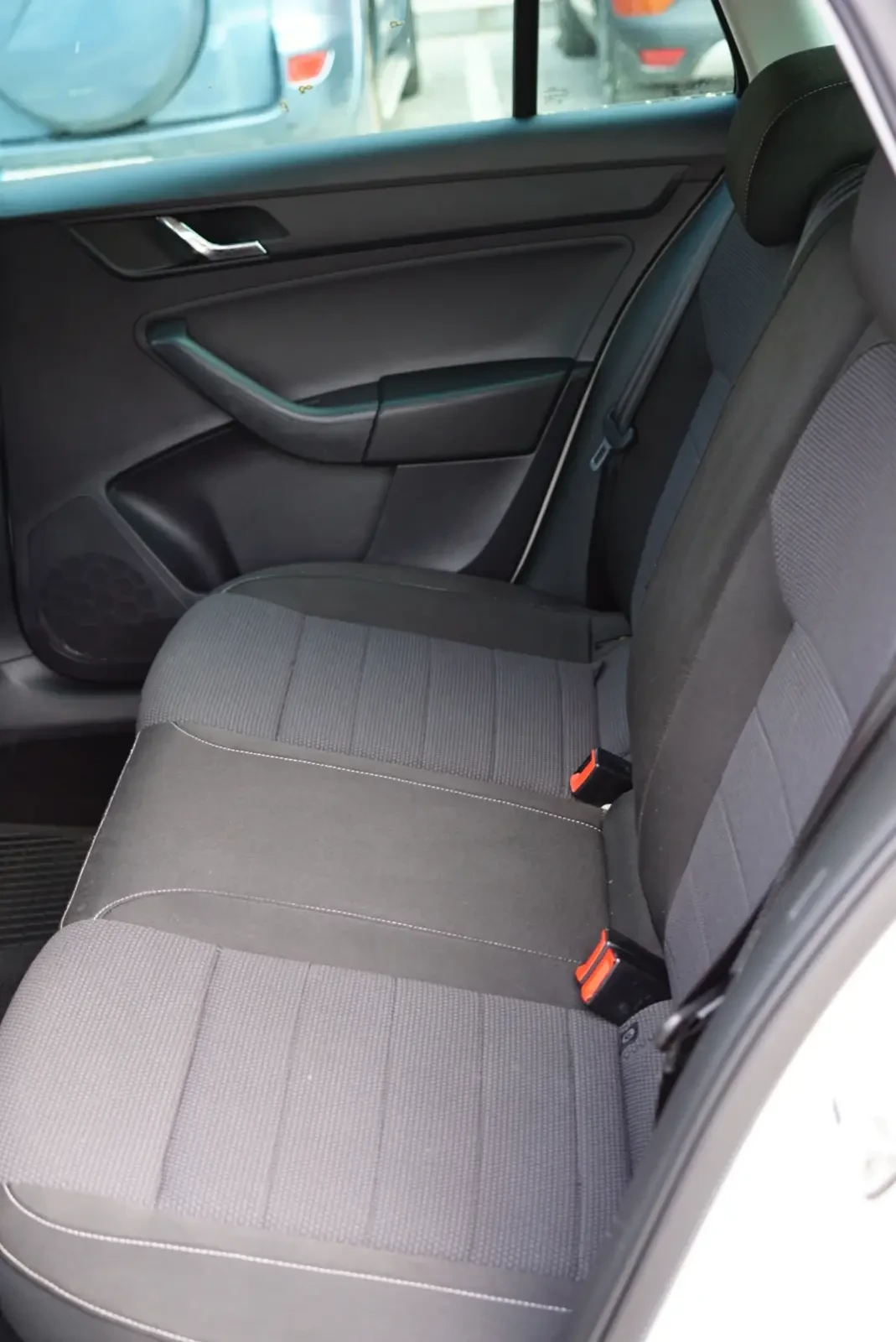 Skoda Rapid 1.4 TDI Автоматик 7DSG * купена от БГ* , снимка 9 - Автомобили и джипове - 55766149