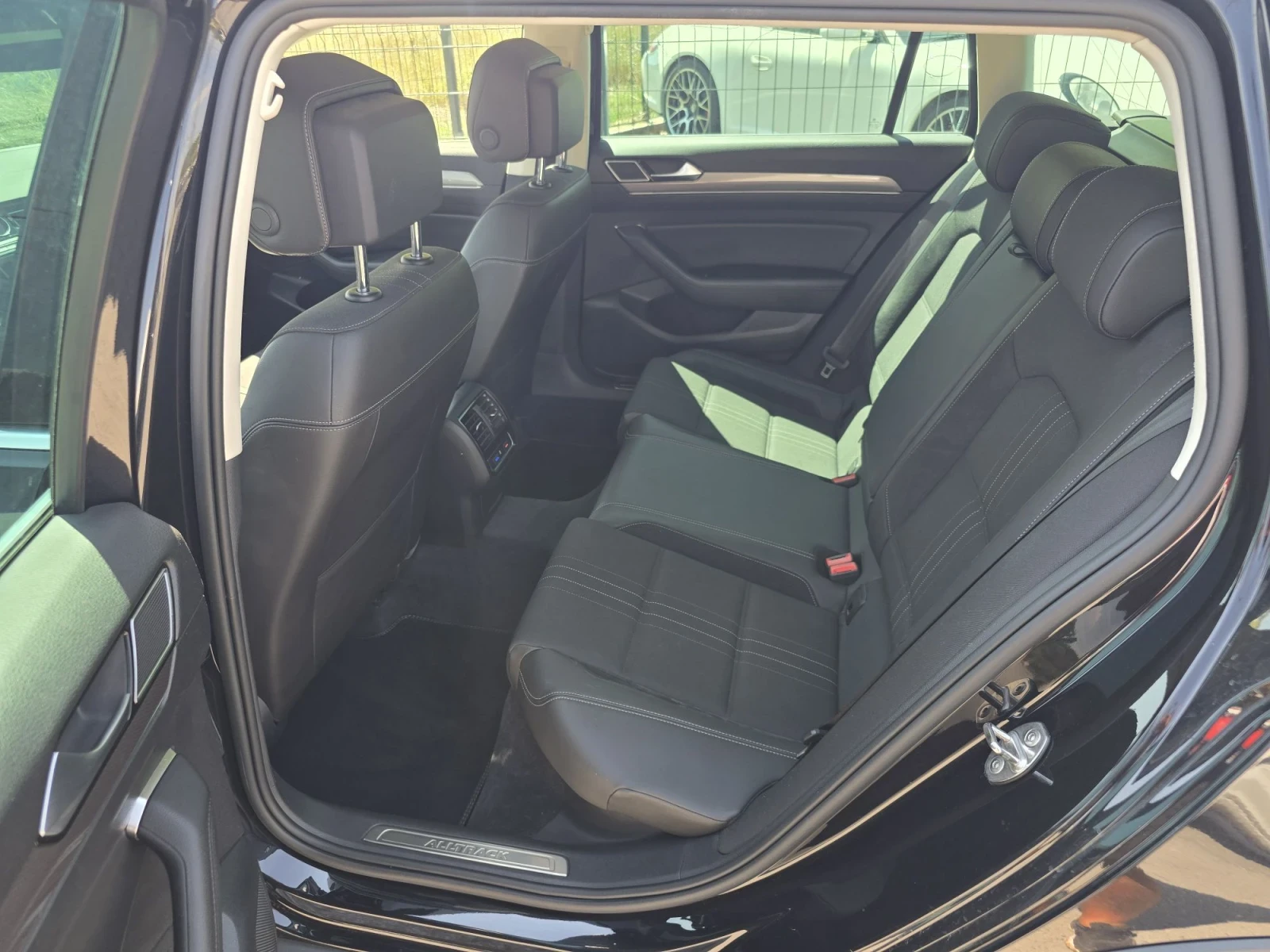 VW Alltrack 2.0 TDI 4-MOTION, снимка 10 - Автомобили и джипове - 56659799