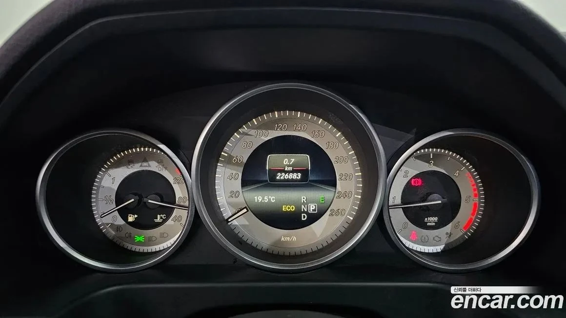 Mercedes-Benz E 250, снимка 8 - Автомобили и джипове - 56714886