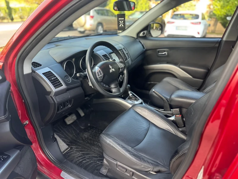 Mitsubishi Outlander, снимка 6 - Автомобили и джипове - 51671527