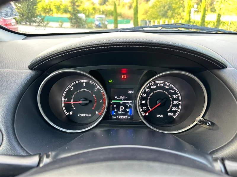 Mitsubishi Outlander, снимка 11 - Автомобили и джипове - 51671527