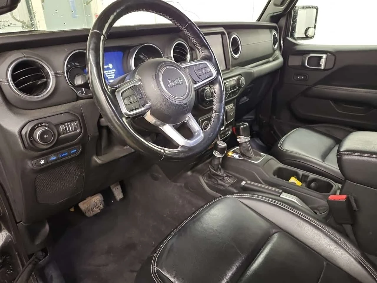 Jeep Wrangler * UNLIMITED SAHARA * ПОДГРЕВИ* КАМЕРА* CARFAX - изображение 10