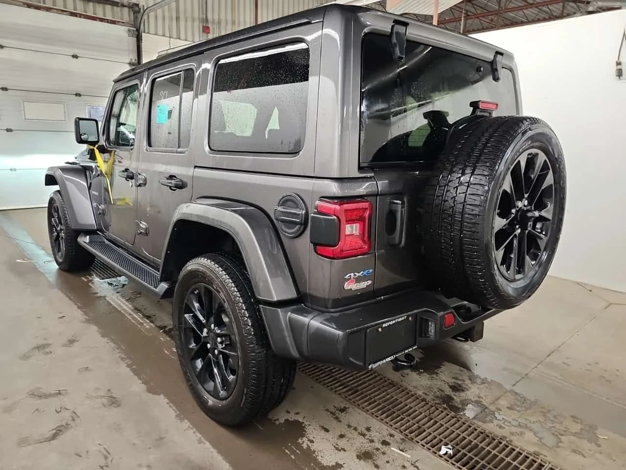Jeep Wrangler * UNLIMITED SAHARA * ПОДГРЕВИ* КАМЕРА* CARFAX - изображение 4