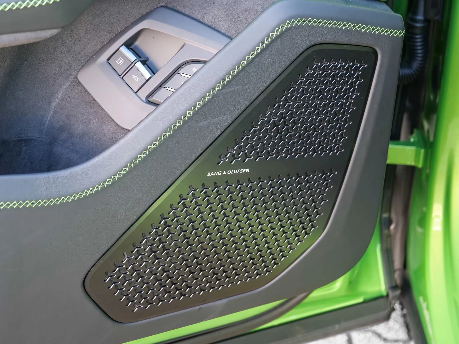 Lamborghini Urus SE Verde Selvans Carbon Pack, снимка 6 - Автомобили и джипове - 53734330