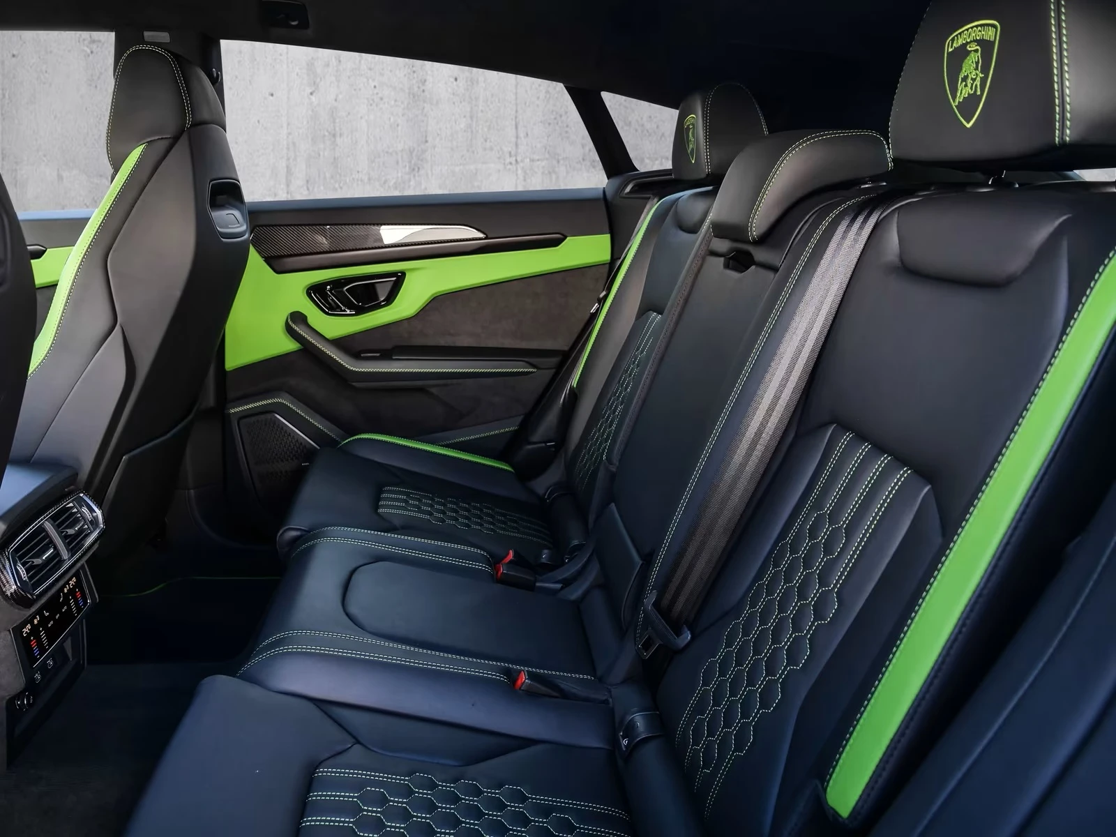 Lamborghini Urus SE Verde Selvans Carbon Pack, снимка 17 - Автомобили и джипове - 53734330