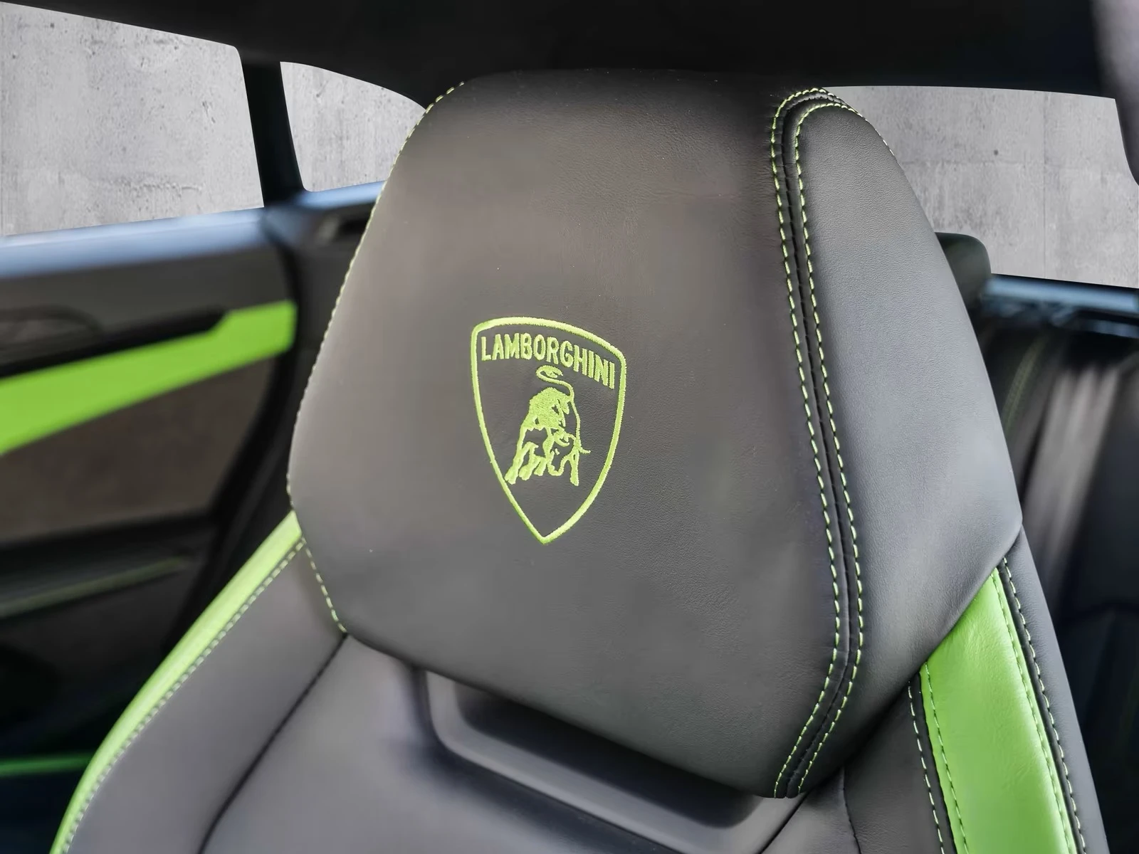 Lamborghini Urus SE Verde Selvans Carbon Pack, снимка 8 - Автомобили и джипове - 53734330