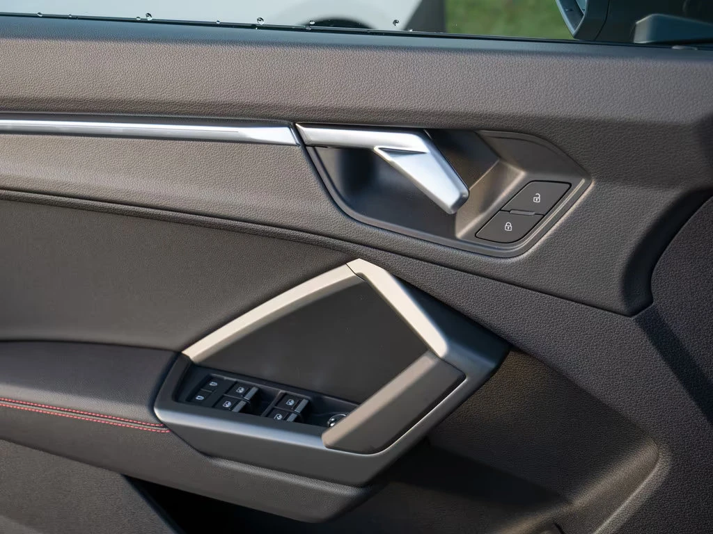 Audi Q3 40TFSI/190HP/QUATTRO/360/PANO/SONOS/MEMO/277q, снимка 12 - Автомобили и джипове - 54470464