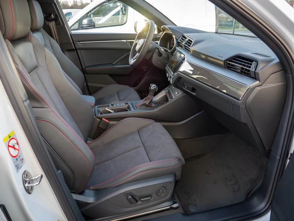Audi Q3 40TFSI/190HP/QUATTRO/360/PANO/SONOS/MEMO/277q, снимка 13 - Автомобили и джипове - 54470464
