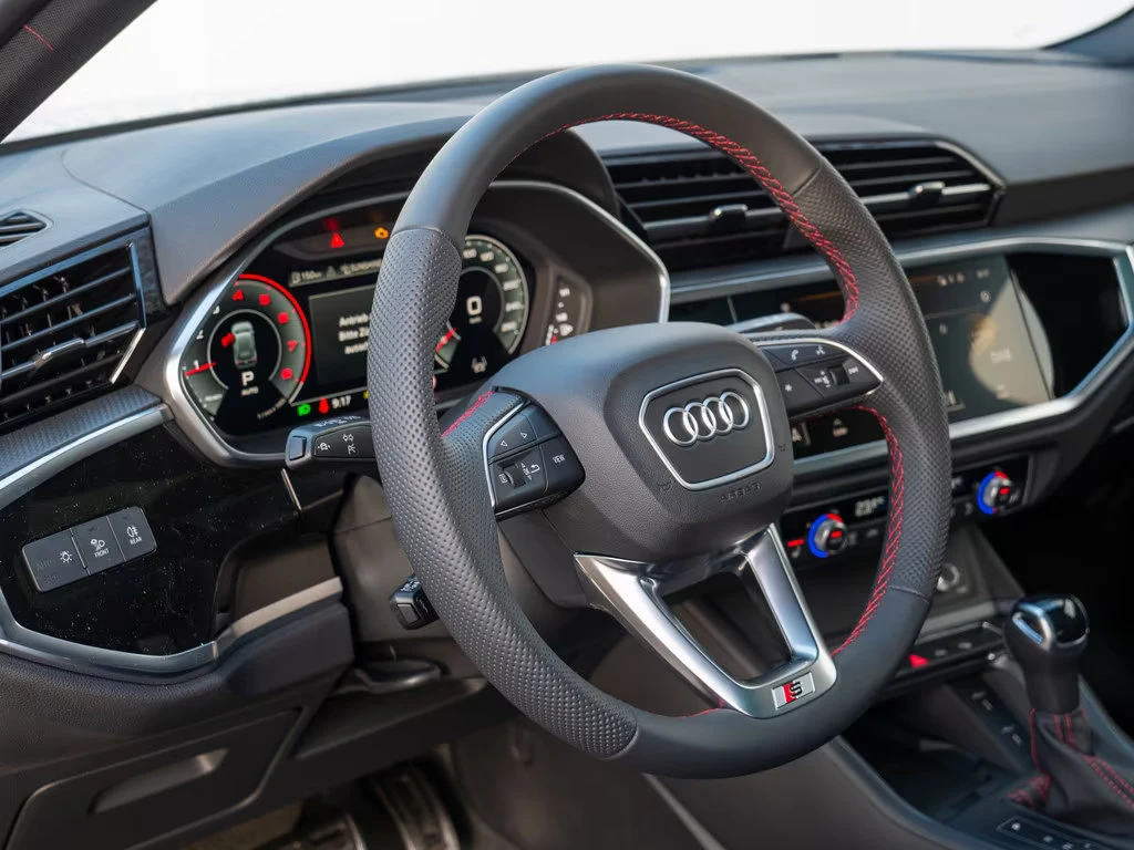 Audi Q3 40TFSI/190HP/QUATTRO/360/PANO/SONOS/MEMO/277q, снимка 5 - Автомобили и джипове - 54470464