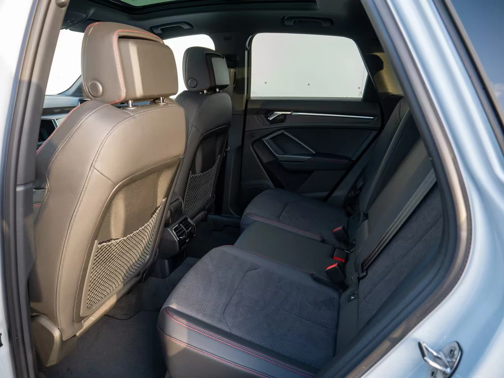 Audi Q3 40TFSI/190HP/QUATTRO/360/PANO/SONOS/MEMO/277q, снимка 15 - Автомобили и джипове - 54470464