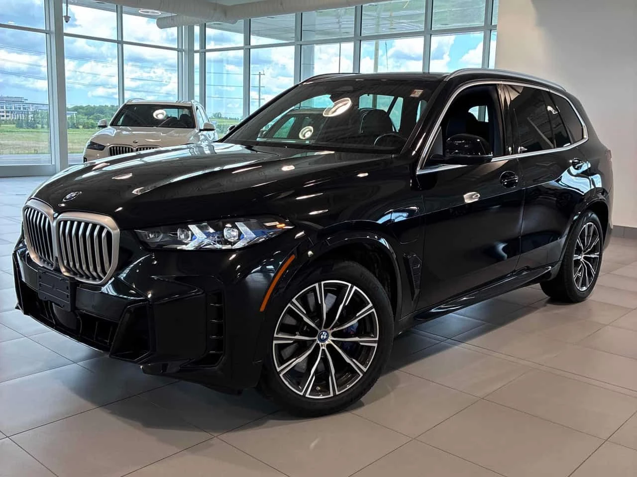 BMW X5 xDrive50e | CARFAX | АВТОКРЕДИТ БЕЗ ПЪРВОНАЧАЛНА , снимка 3 - Автомобили и джипове - 55601162