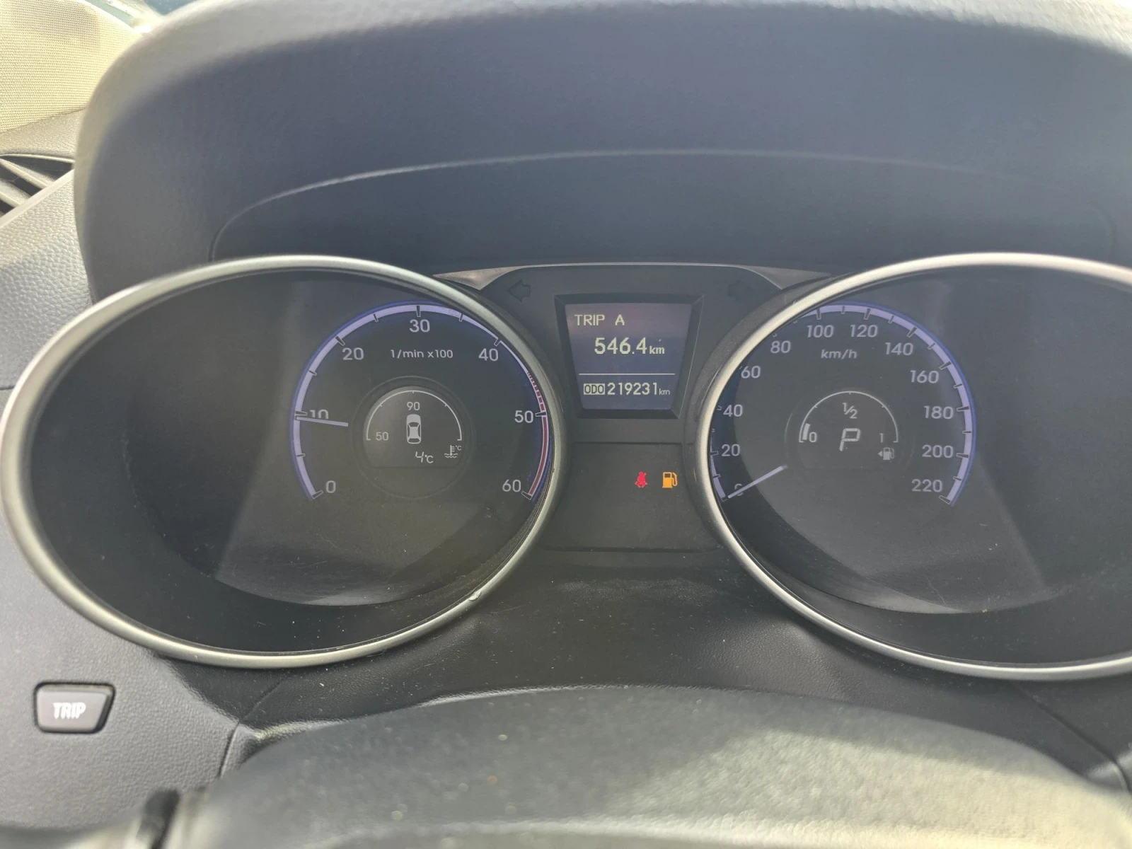 Hyundai IX35 2.0D\AUTOMAT \CAMERA, снимка 17 - Автомобили и джипове - 55641357