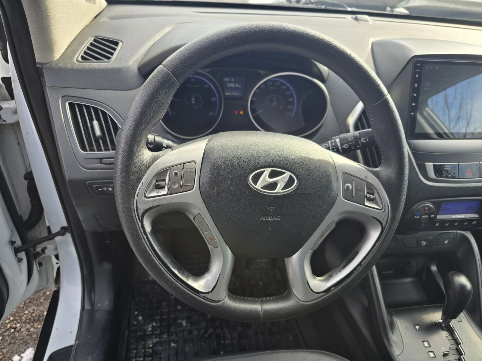 Hyundai IX35 2.0D\AUTOMAT \CAMERA, снимка 9 - Автомобили и джипове - 55641357