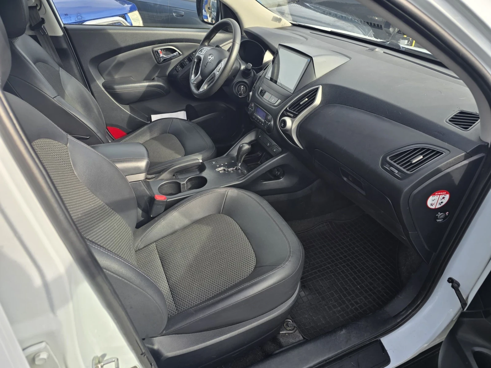Hyundai IX35 2.0D\AUTOMAT \CAMERA, снимка 12 - Автомобили и джипове - 55641357