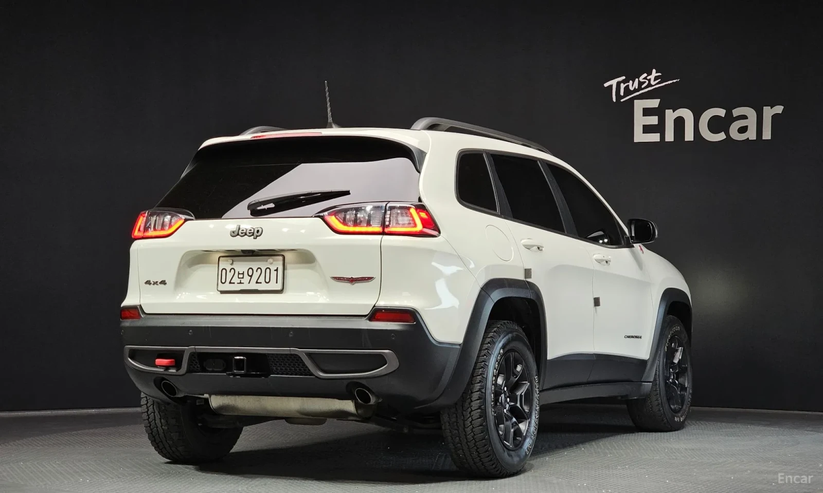 Jeep Cherokee АВАНСОВО ПЛАЩАНЕ\RAILHAWK 3.2 v6 274hp, снимка 2 - Автомобили и джипове - 56081766