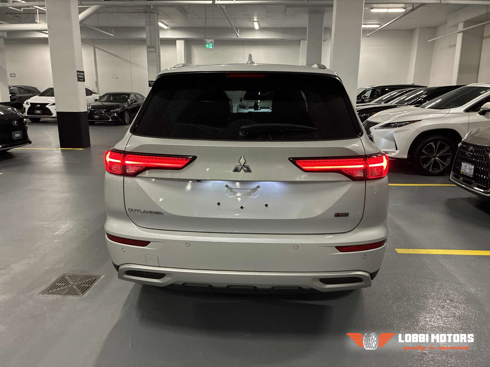 Mitsubishi Outlander, снимка 11 - Автомобили и джипове - 56113697