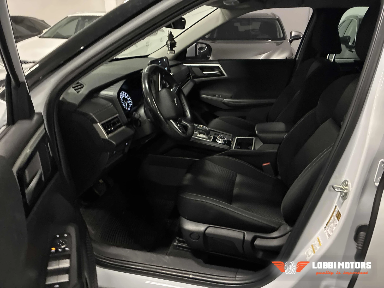 Mitsubishi Outlander, снимка 12 - Автомобили и джипове - 56113697