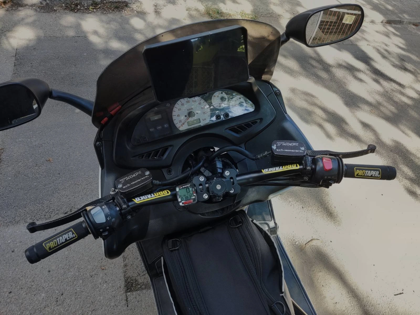 Yamaha T-max Гаражен | Обслужен | Многобройни екстри, снимка 5 - Мотоциклети и мототехника - 56255187