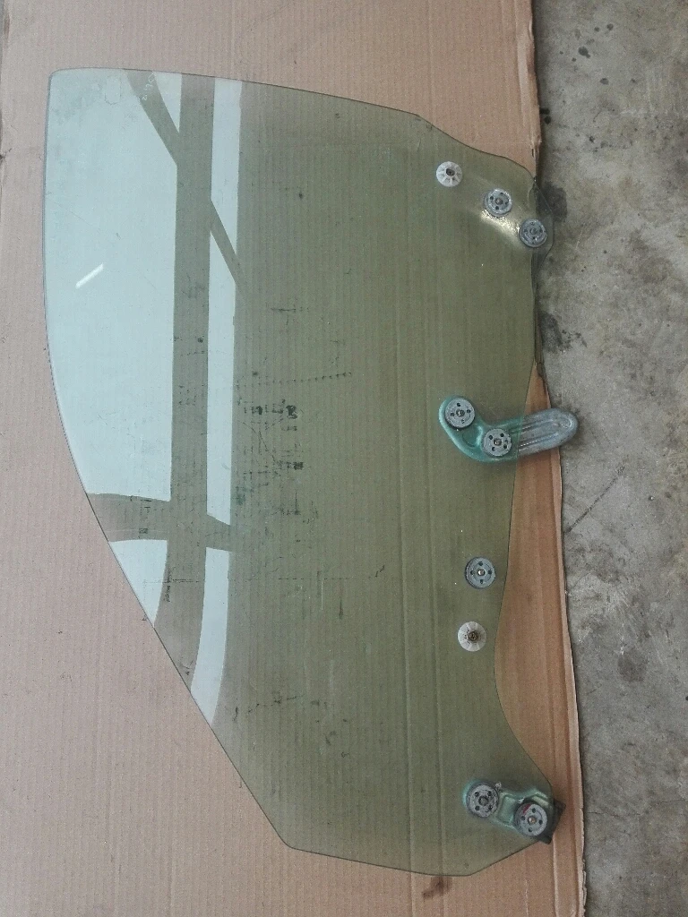 Стъкло предно ляво субару Импреза