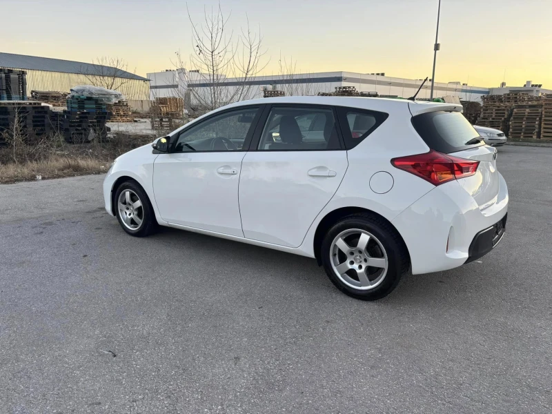 Toyota Auris 1.4 D4D , снимка 5 - Автомобили и джипове - 48368963