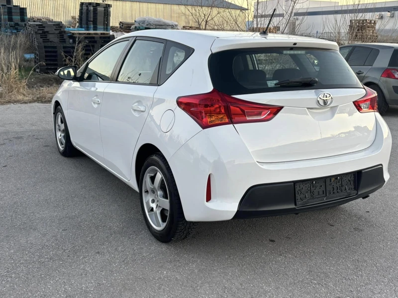 Toyota Auris 1.4 D4D , снимка 7 - Автомобили и джипове - 48368963