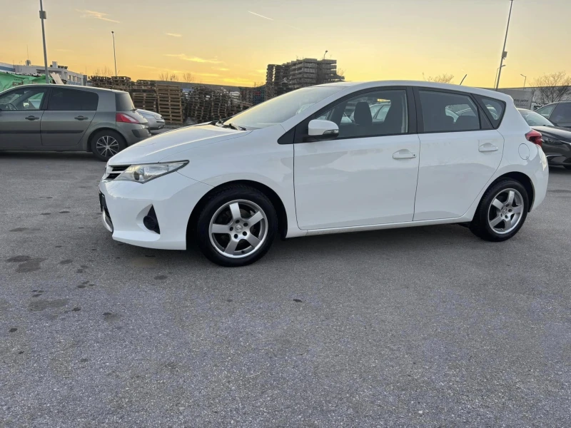 Toyota Auris 1.4 D4D , снимка 4 - Автомобили и джипове - 48368963