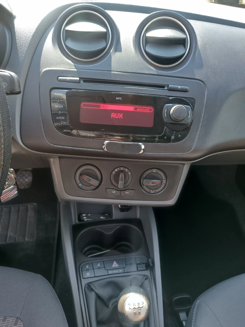 Seat Ibiza, снимка 10 - Автомобили и джипове - 52471678