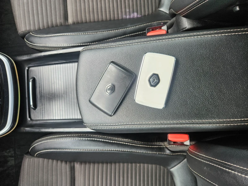 Renault Scenic 1.5TDCI, снимка 11 - Автомобили и джипове - 51939551