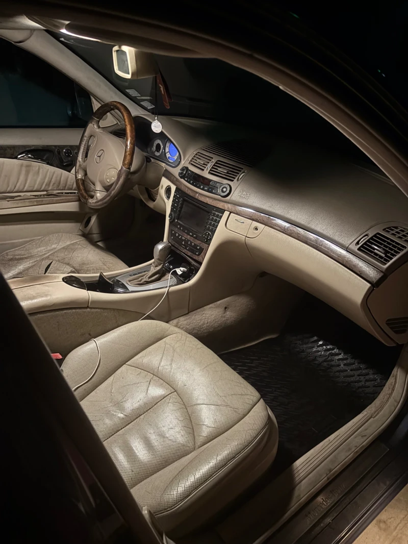 Mercedes-Benz E 500, снимка 10 - Автомобили и джипове - 52946911