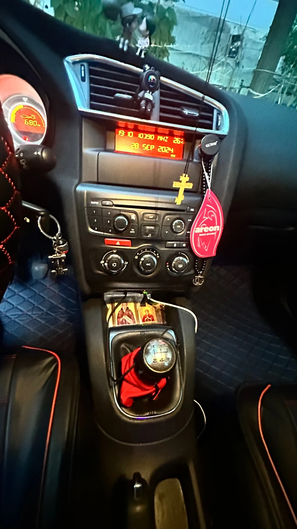 Citroen C4 1, 6 HDI - изображение 10