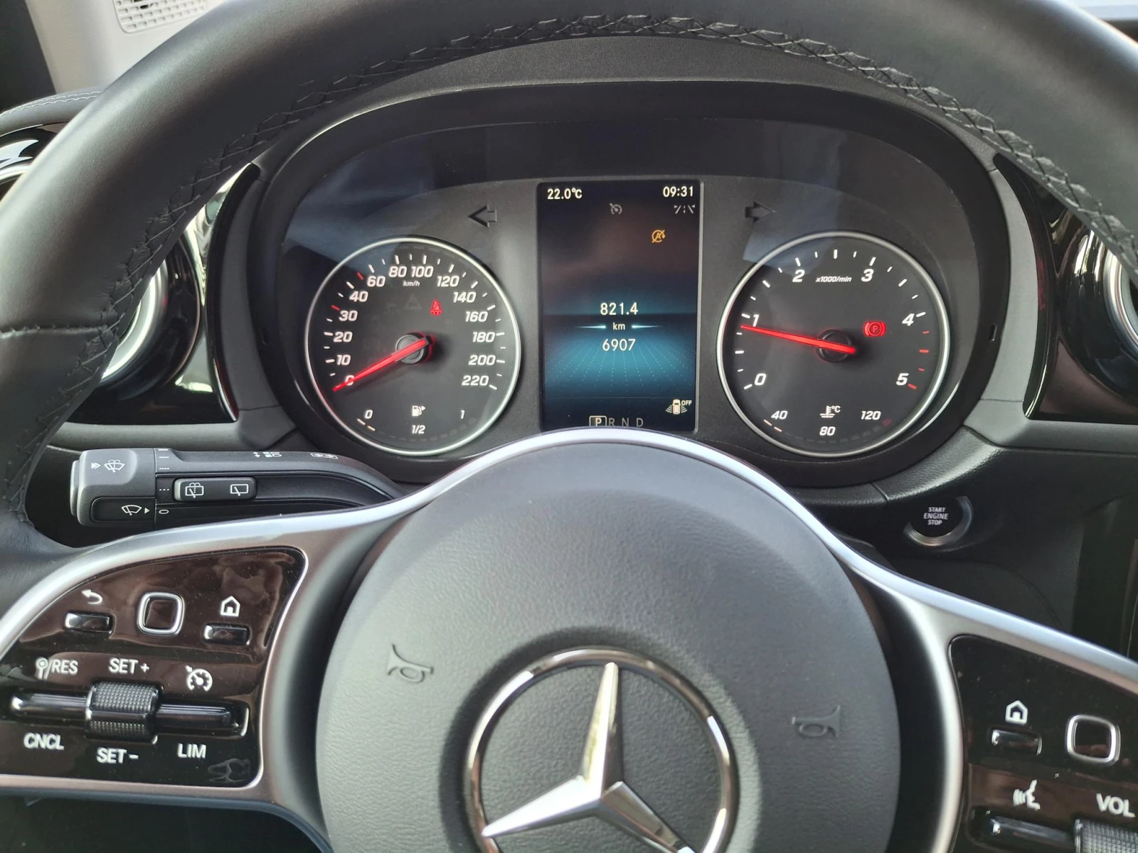 Mercedes-Benz T-класа 180d - изображение 9