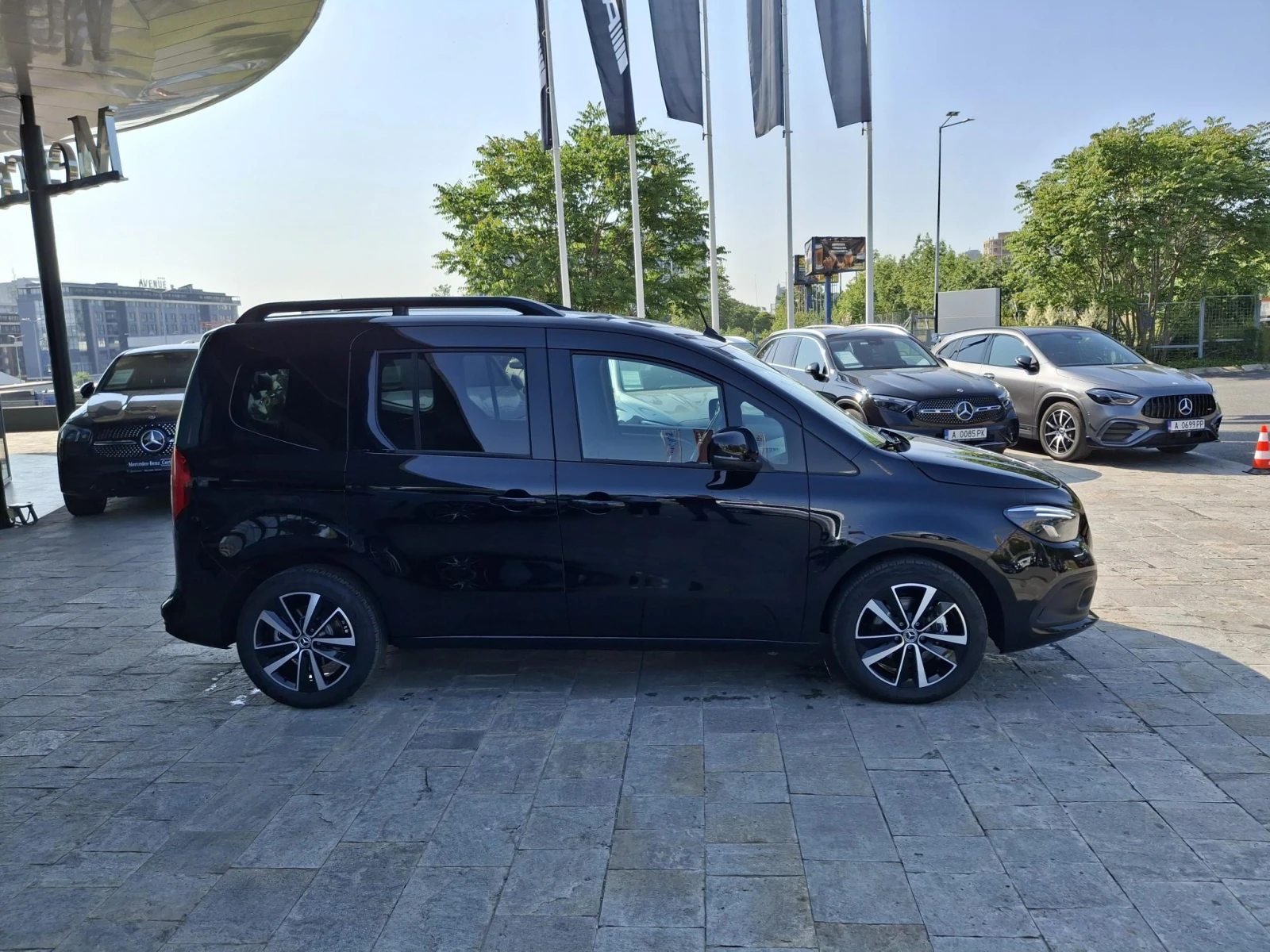 Mercedes-Benz T-класа 180d - изображение 4