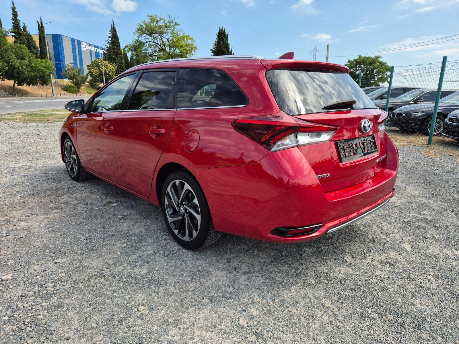 Toyota Auris 1.8i HYBRID - изображение 3