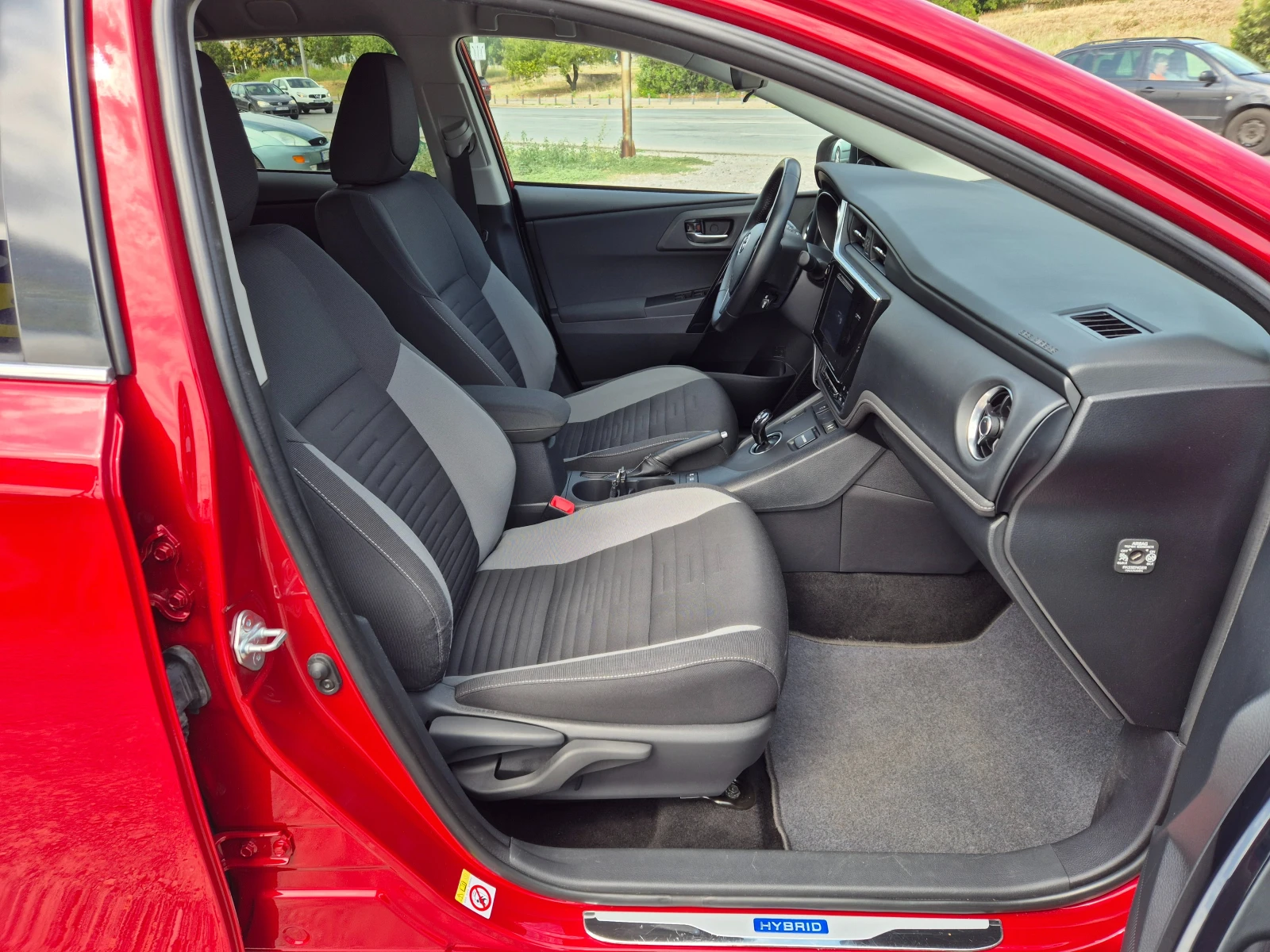 Toyota Auris 1.8i HYBRID - изображение 9