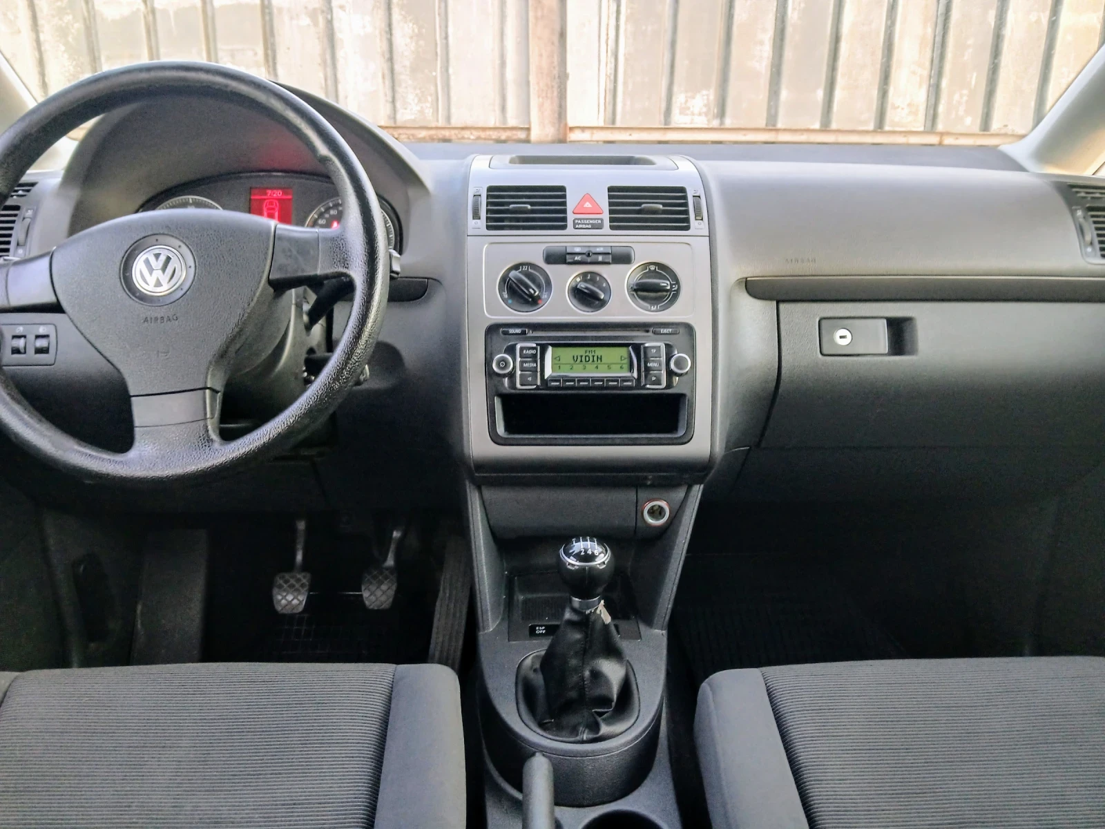 VW Touran 1.9TDI-105к.с - изображение 10