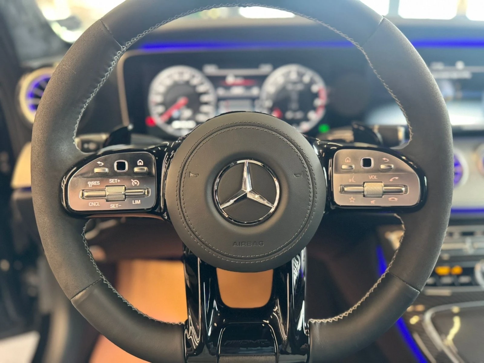 Mercedes-Benz E 220 AMG* Carbon* Ambient * Burm 3D* Лизинг - изображение 6