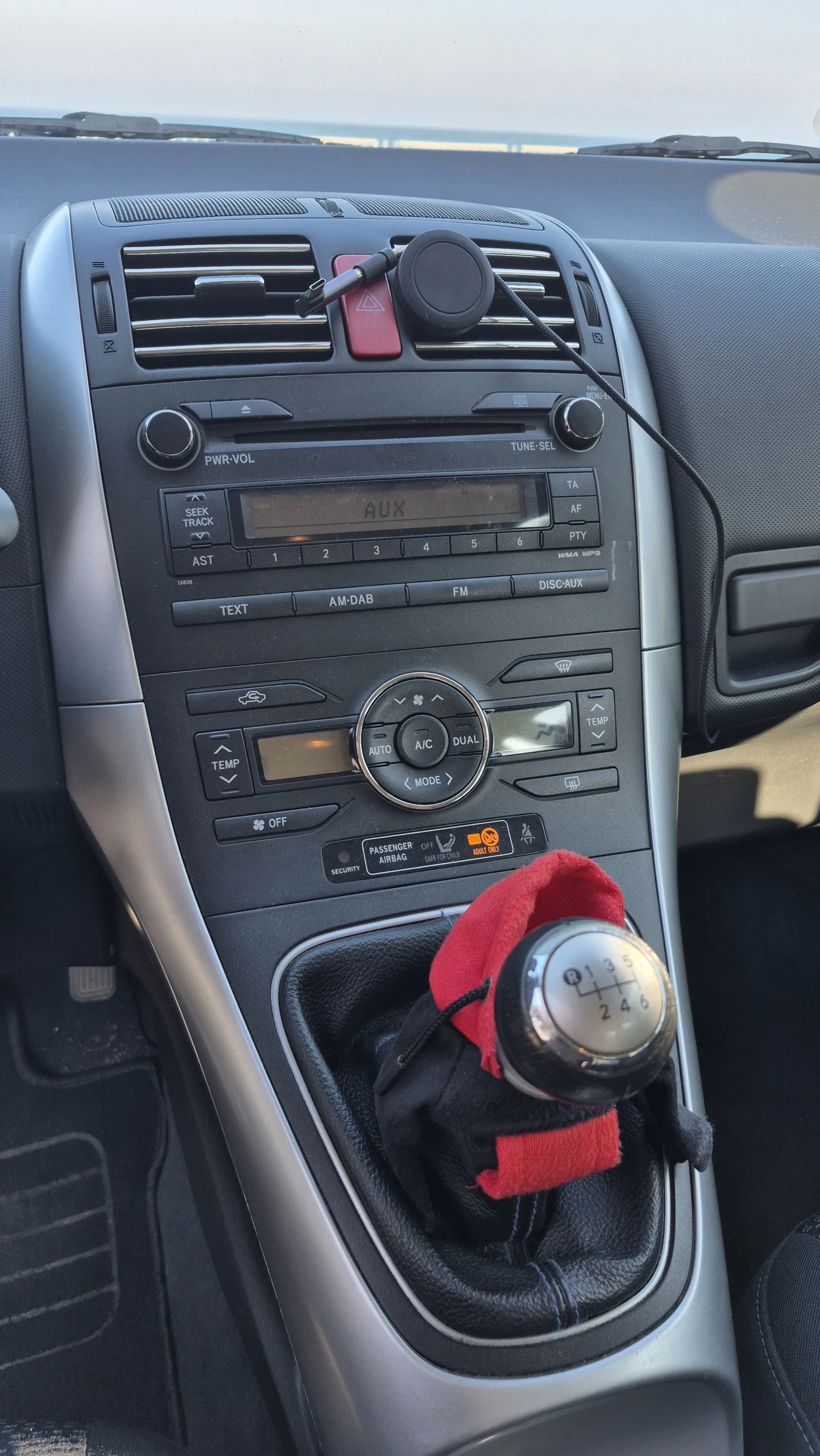 Toyota Auris Facelift 1.4 D4D , снимка 10 - Автомобили и джипове - 53710740