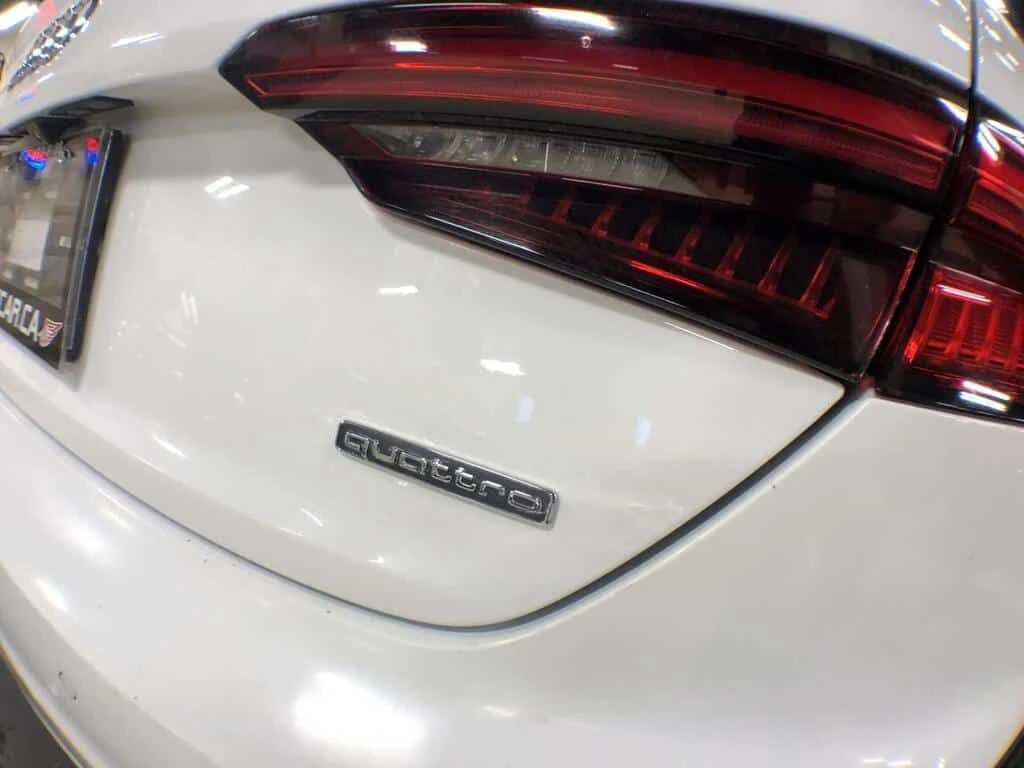 Audi A5 * АВТО КРЕДИТ* ЦЕНА ДО БГ * СЕРВИЗНА ИСТОРИЯ * , снимка 12 - Автомобили и джипове - 53862779